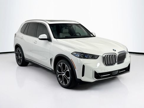 Certified 2025 BMW X5 xDrive40i AWD/4WD image 3