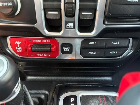 Used 2018 Jeep Wrangler Unlimited Rubicon AWD/4WD image 36