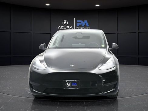 Used 2024 Tesla Model Y 2WD image 27