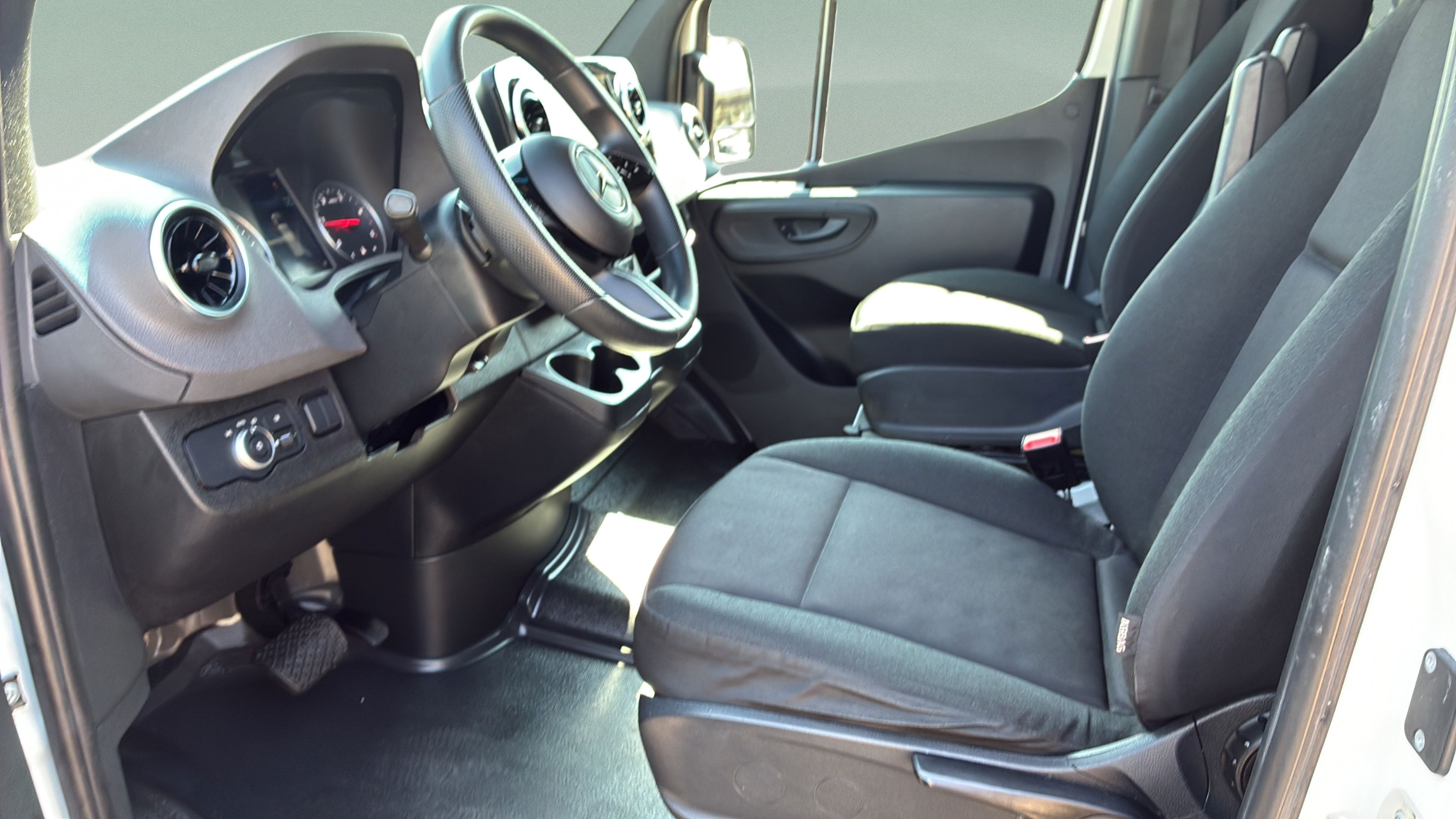 Used 2025 Mercedes-Benz Sprinter 2500 image 15