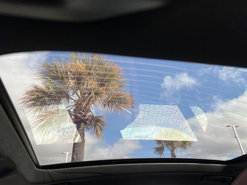 Used 2025 BMW 760i xDrive w/ Executive Package image 28