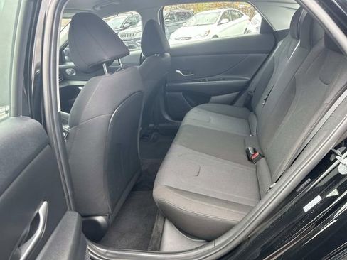 Used 2023 Hyundai Elantra SE w/ Cargo Package image 13