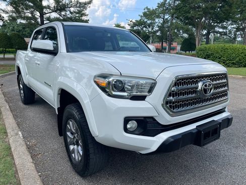 Used 2016 Toyota Tacoma SR5 RWD image 7