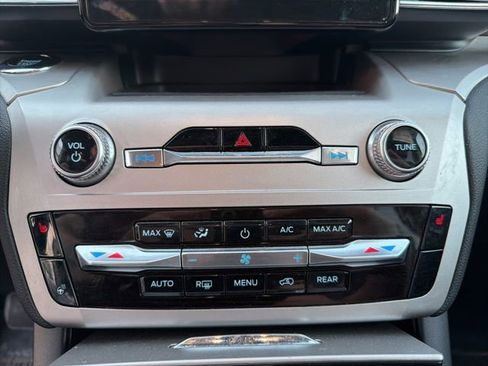 Used 2021 Ford Explorer XLT w/ Equipment Group 202A image 26