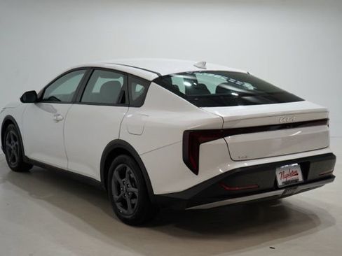 Used 2025 Kia K4 LXS image 6