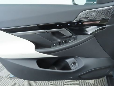 Certified 2025 BMW 530i w/ Premium Package image 26