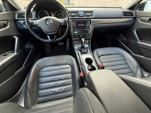 Used 2018 Volkswagen Passat 3.6 SEL Premium image 12