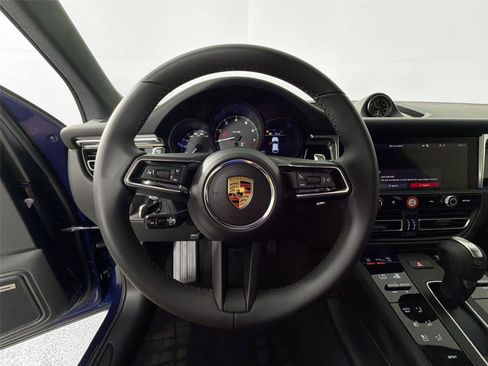 Certified 2026 Porsche Macan AWD/4WD image 20