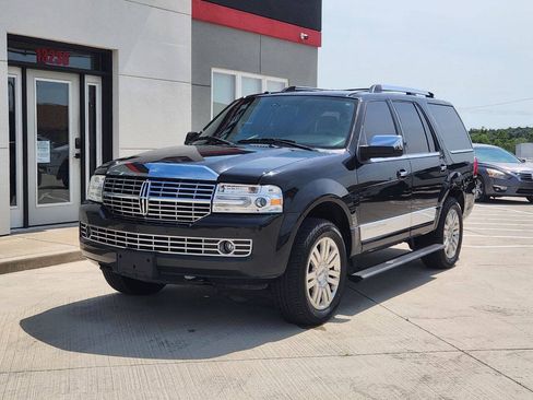 Used 2013 Lincoln Navigator 4WD image 2