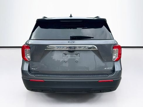 Used 2024 Ford Explorer XLT AWD/4WD image 6