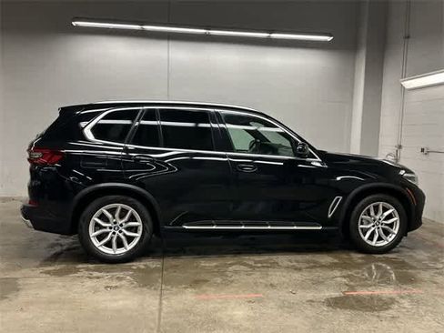 Used 2022 BMW X5 xDrive45e w/ Parking Assistance Package image 3