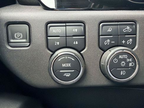 Used 2022 Chevrolet Silverado 1500 RST AWD/4WD image 27