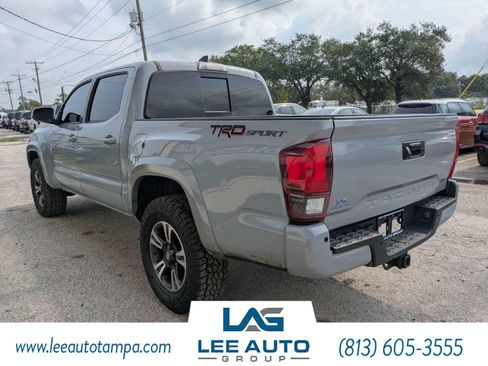 Used 2018 Toyota Tacoma TRD Sport w/ Technology Package RWD image 5
