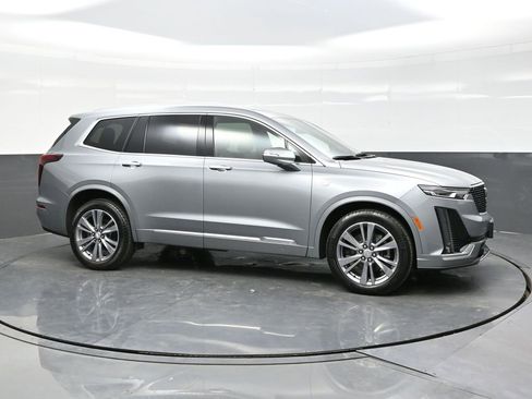 Certified 2025 Cadillac XT6 Premium Luxury image 8