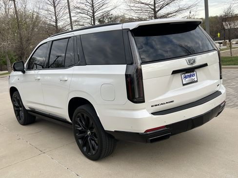 Used 2025 Cadillac Escalade Sport Platinum w/ LPO, ONYX Package image 8