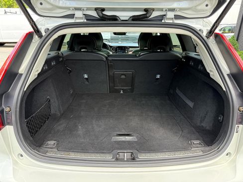 Used 2020 Volvo V60 T5 Cross Country image 24