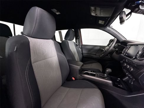 Used 2022 Toyota Tacoma TRD Sport w/ Technology Package RWD image 36