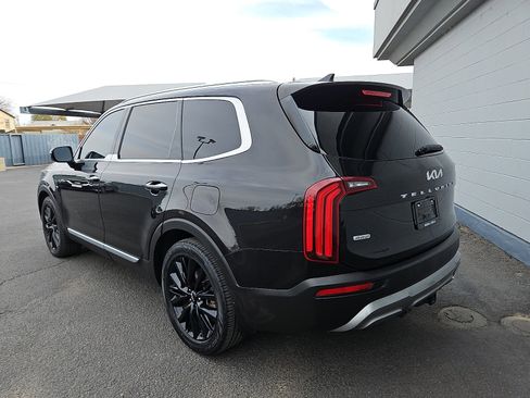 Used 2022 Kia Telluride SX w/ SX Prestige Package image 3