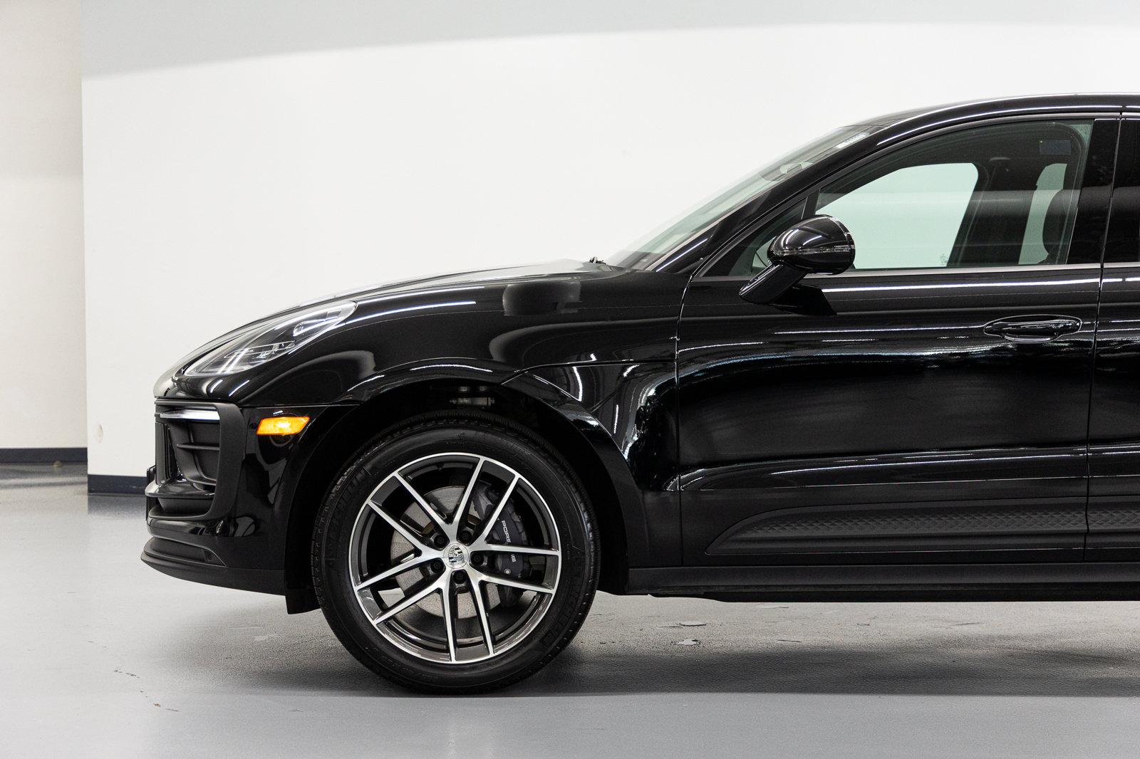 Used 2025 Porsche Macan AWD/4WD image 12