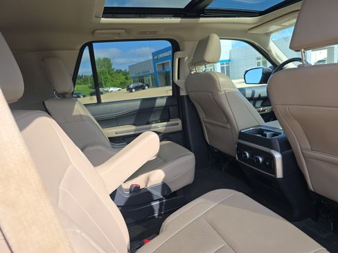 Used 2022 Ford Expedition XLT AWD/4WD image 18