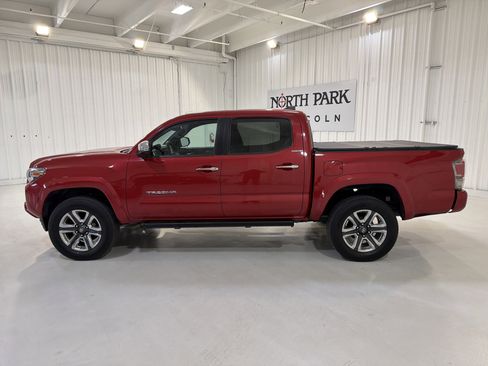 Used 2016 Toyota Tacoma Limited w/ Towing Package image 2