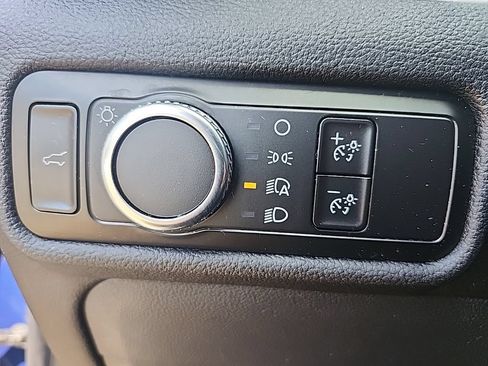 Used 2023 Ford Explorer XLT RWD image 14