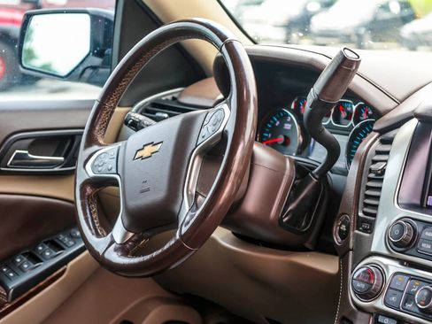 Used 2018 Chevrolet Suburban LT RWD image 12
