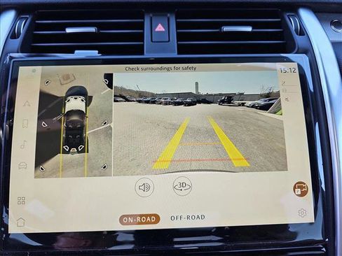 New 2025 Land Rover Discovery Dynamic SE image 24