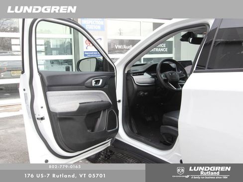 Used 2022 Jeep Compass Latitude w/ Convenience Group image 11