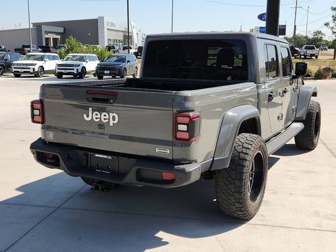 Used 2020 Jeep Gladiator Overland image 4