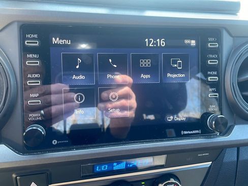 Used 2021 Toyota Tacoma TRD Off-Road image 15