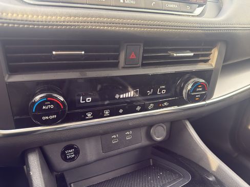 Used 2024 Nissan Rogue SV FWD image 18