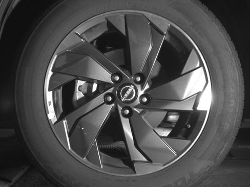 Used 2025 Nissan Rogue SV FWD image 12