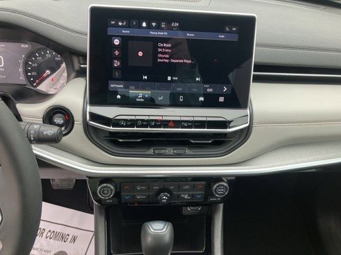 Certified 2025 Jeep Compass Limited image 16