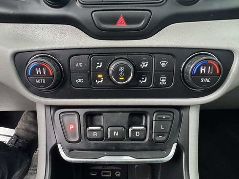 Used 2019 GMC Terrain SLT w/ Preferred Package image 34