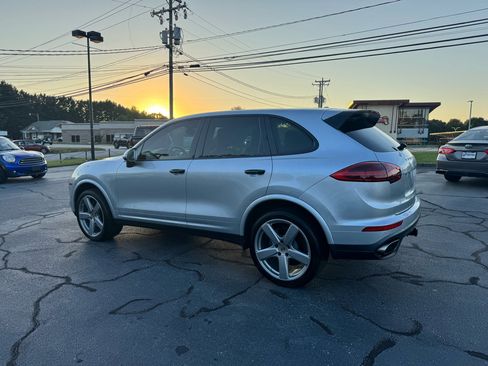 Used 2018 Porsche Cayenne image 8