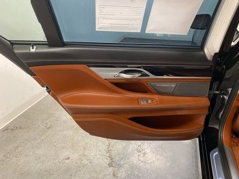 Used 2018 BMW 750i xDrive image 24