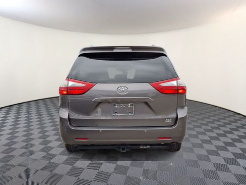 Used 2016 Toyota Sienna XLE Premium AWD/4WD image 6