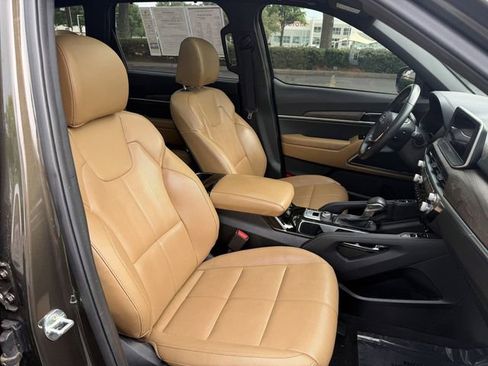 Certified 2022 Kia Telluride SX w/ Towing Package FWD image 40