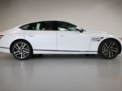 New 2026 Genesis G80 2.5T Advanced image 2