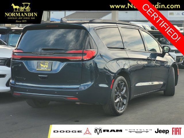 Certified 2025 Chrysler Pacifica Limited FWD image 3