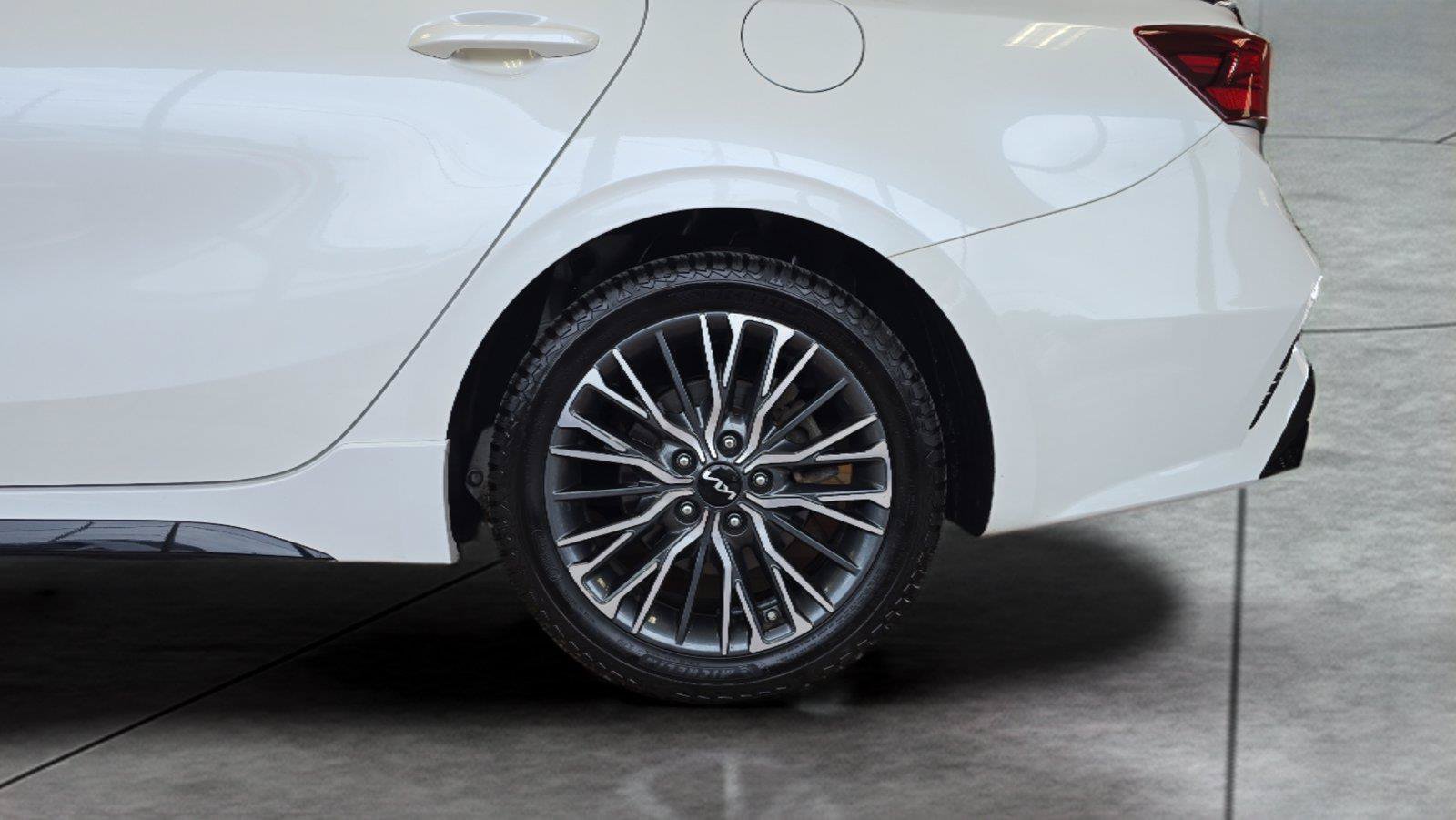 Used 2024 Kia Forte GT-Line w/ GT-Line Premium Package FWD image 30