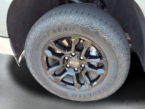 Used 2024 Chevrolet Silverado 1500 LT AWD/4WD image 19
