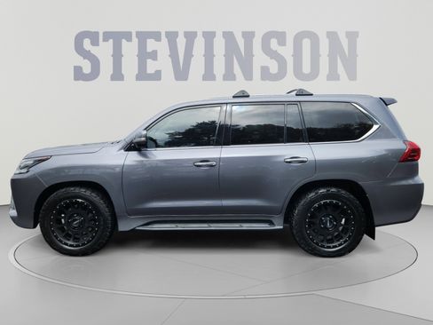Used 2017 Lexus LX 570 4WD w/ Luxury Package image 2