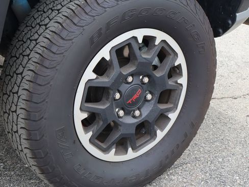 Used 2025 Toyota Tacoma TRD Off-Road AWD/4WD image 43