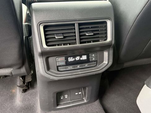 Used 2024 Volkswagen Atlas Peak Edition SE image 14