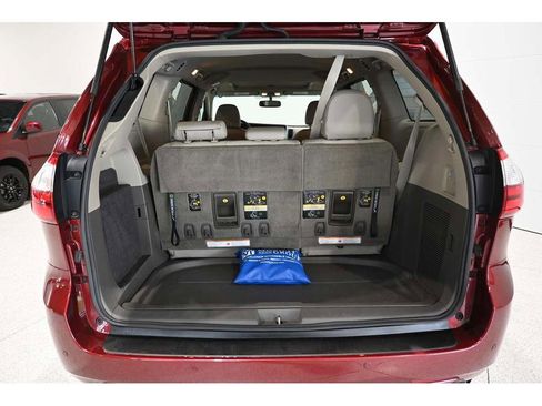 Used 2015 Toyota Sienna XLE w/ XLE Navigation Package FWD image 26