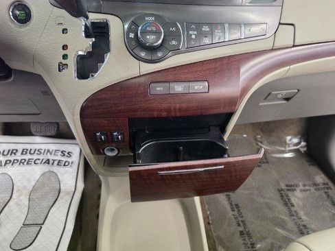 Used 2013 Toyota Sienna XLE FWD image 20