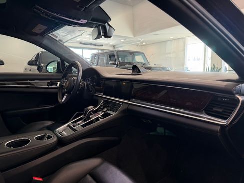 Used 2019 Porsche Panamera Turbo S image 7