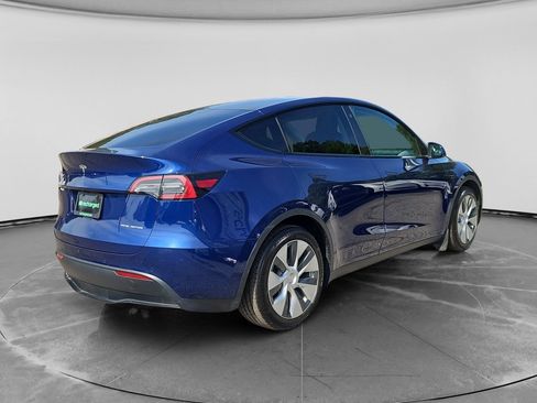 Used 2022 Tesla Model Y Long Range AWD/4WD image 3